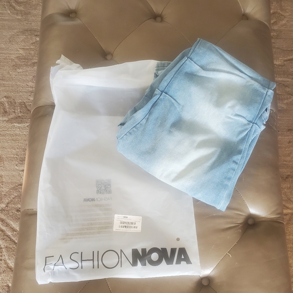 Fashion Nova! Womens Stacked  Bootcut Jeans With High Stretch Size 16! - Picture 7 of 10